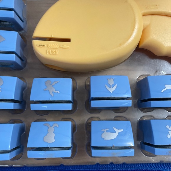 Craft Paper Punch Kit Zippered Case 12 Designs Paper Art Easter Rabbit Valentine - Picture 3 of 7